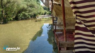 آلاچیق های لب رودخانه باغ اقامتی و تفریحی یاران - سپیدان - روستای سربست